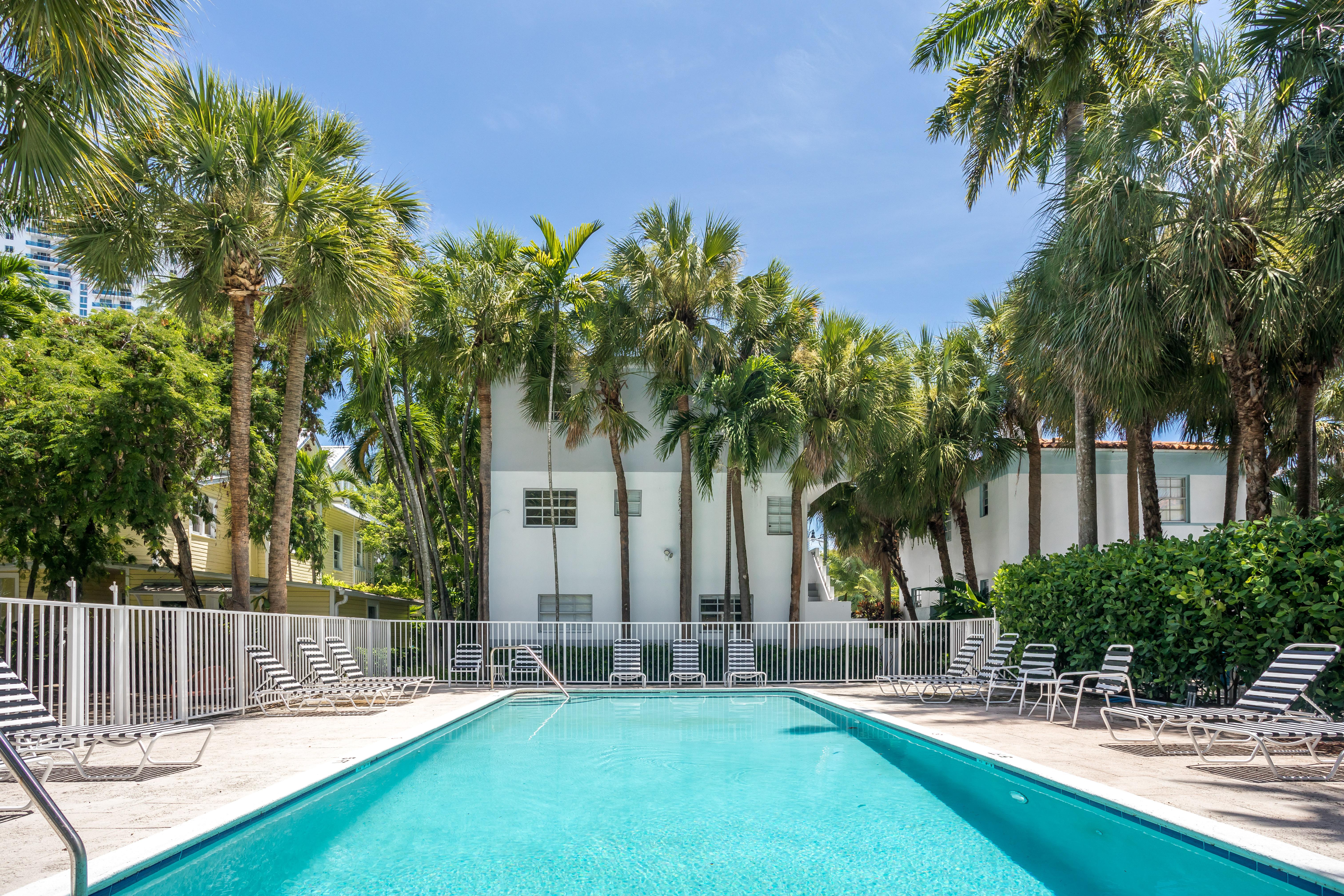 Miami River Inn By Renzzi Exterior photo