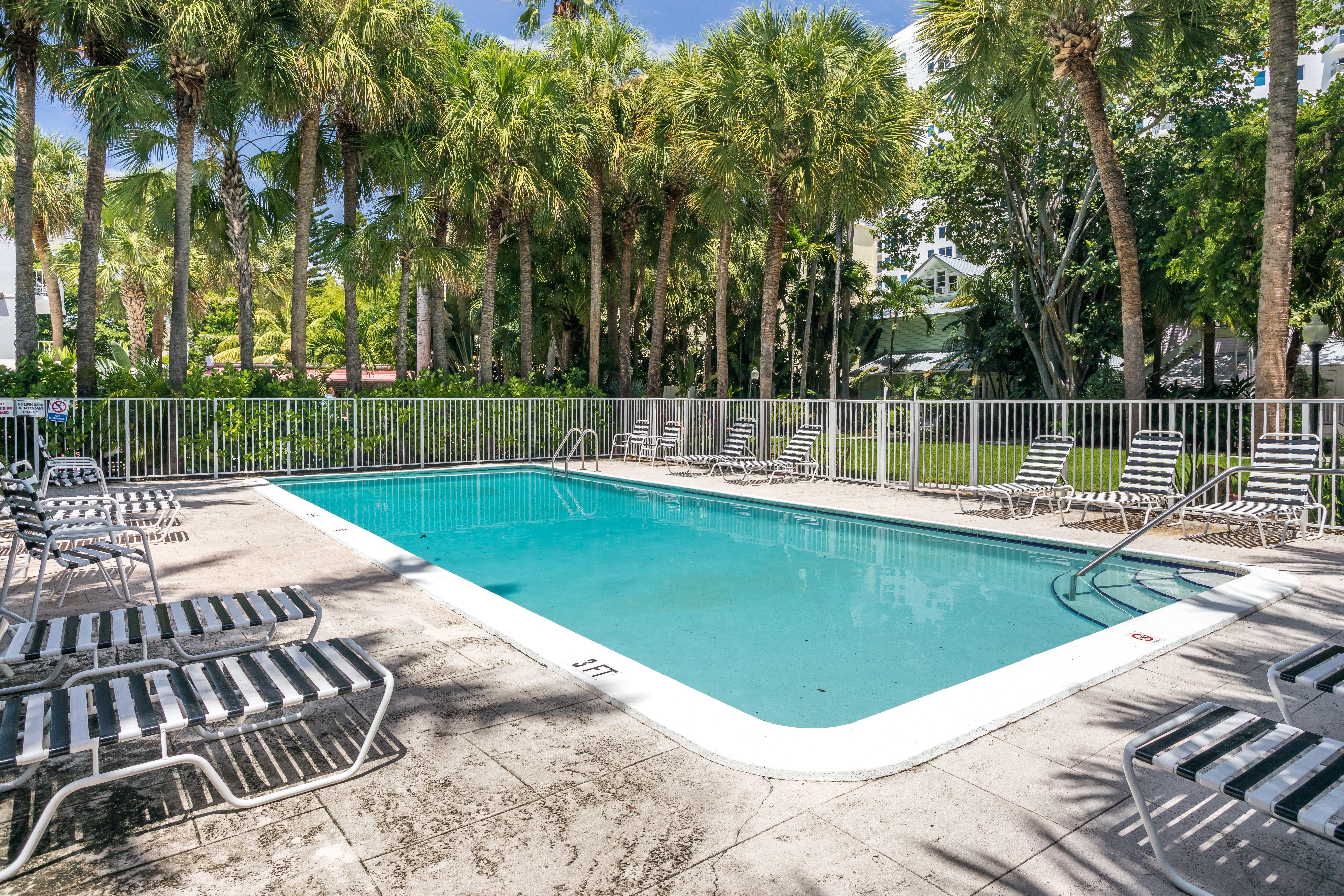 Miami River Inn By Renzzi Exterior photo